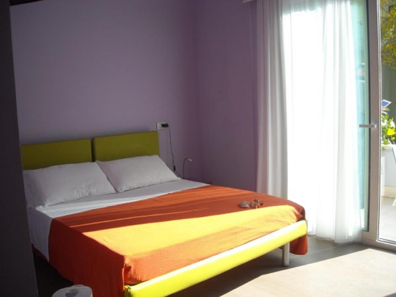 Hotel Elizabeth Белариа-Игеа Марина Екстериор снимка