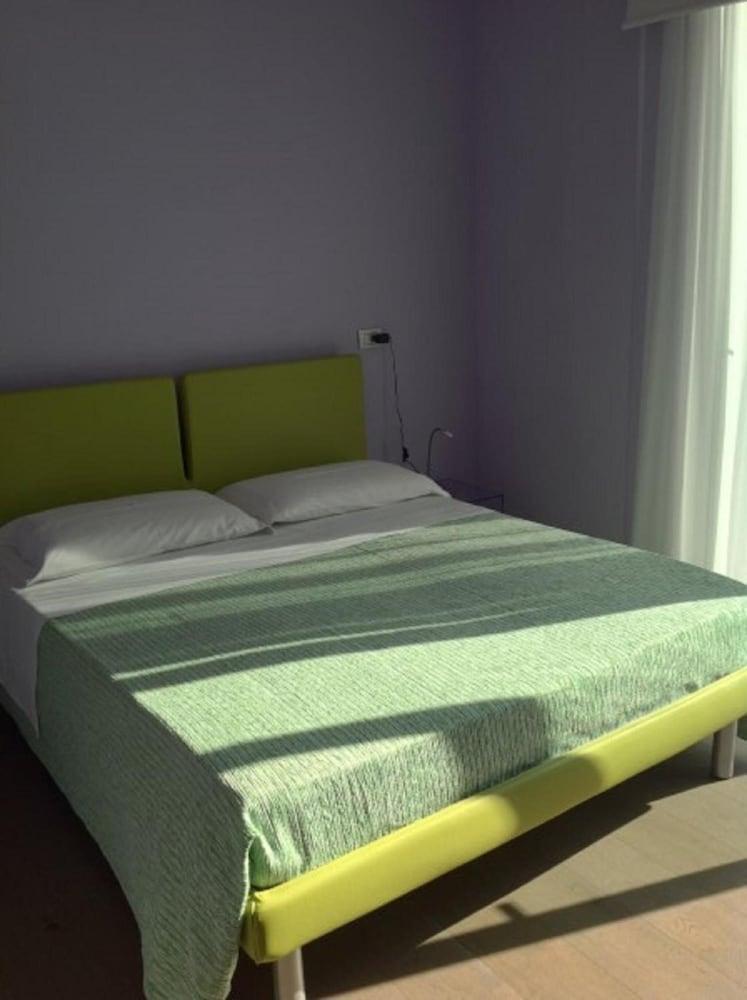 Hotel Elizabeth Белариа-Игеа Марина Екстериор снимка