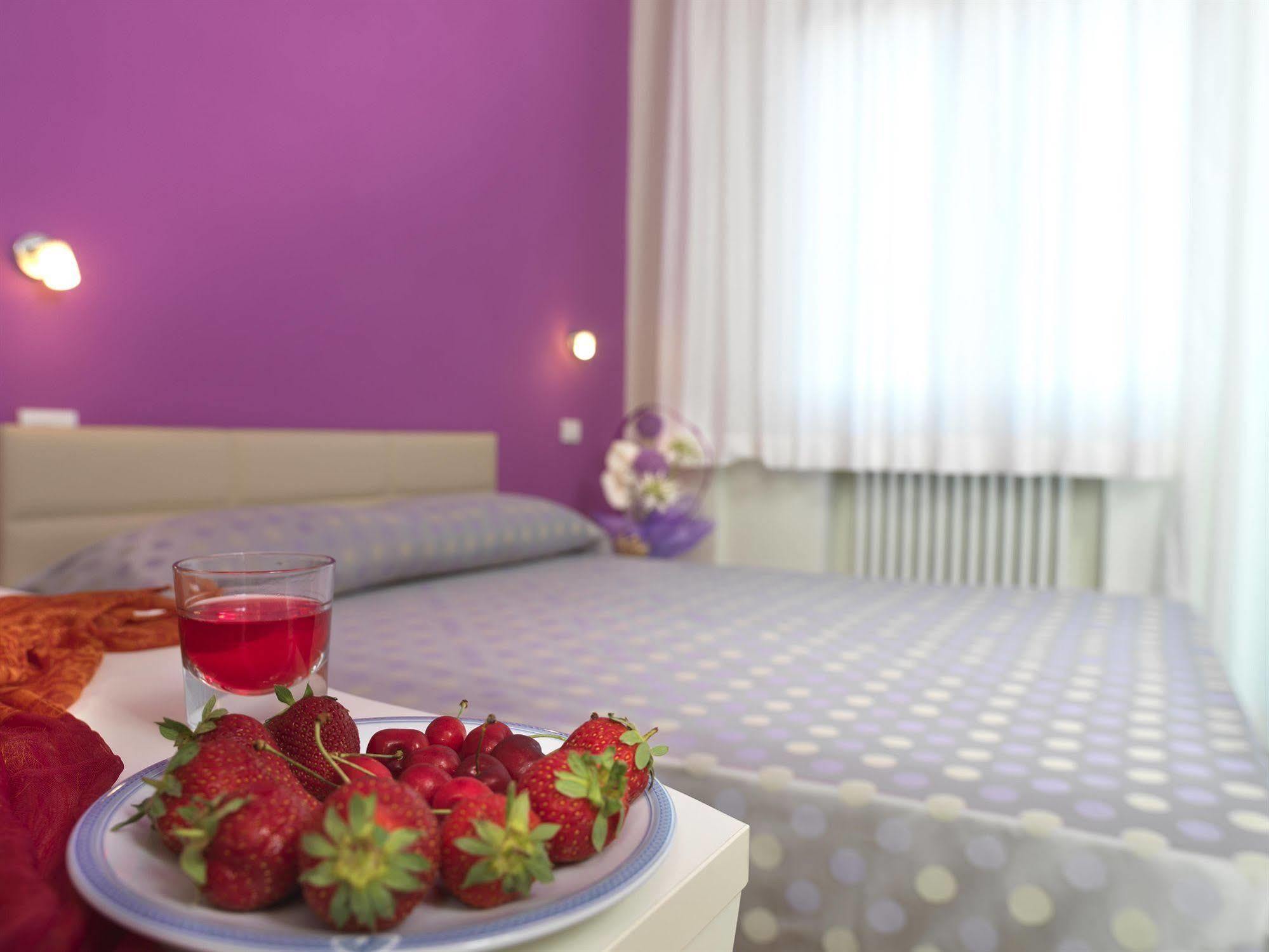 Hotel Elizabeth Белариа-Игеа Марина Екстериор снимка
