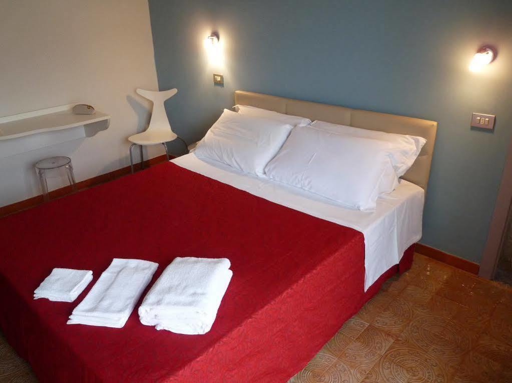 Hotel Elizabeth Белариа-Игеа Марина Екстериор снимка